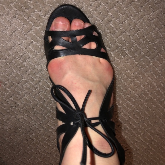 SUPER CUTE VERSATILE HEELS !! - Picture 3 of 6